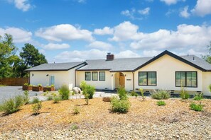 Exterior - AppleHouse: Hot tub | Fire pit | Piano | Views (Sebastopol)