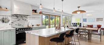 Vineyard Estate: Spa, Pickleball, Fire Pit, Piano