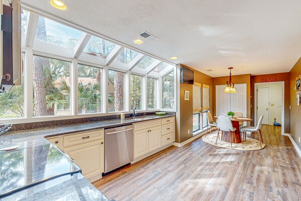 Fridge, microwave, oven, stovetop - Peaceful villa with large deck and lagoon views,  close to Harbour Town (Hilton Head)