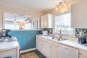 Fridge, microwave, oven, stovetop - The Corner House - The Corner House (Ripley)