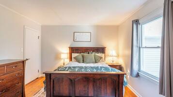 3 slaapkamers, een strijkplank/strijkijzer, wifi, beddengoed