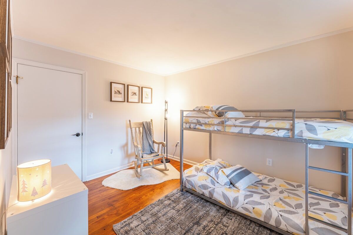 3 slaapkamers, een strijkplank/strijkijzer, wifi, beddengoed