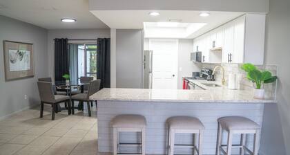 Cozy 2-bedroom hideaway with WiFi, AC the heart of Fort Myers