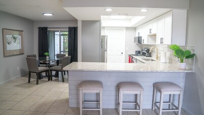 Cozy 2-bedroom hideaway with WiFi, AC the heart of Fort Myers