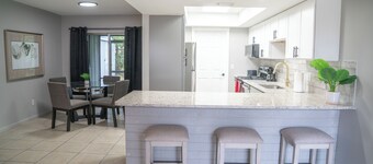 Cozy 2-bedroom hideaway with WiFi, AC the heart of Fort Myers