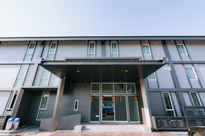 Exterior - One Budget Hotel Lampang Phahonyothin (Lampang)