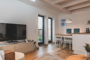 Televisión, tenis de mesa y estéreo 