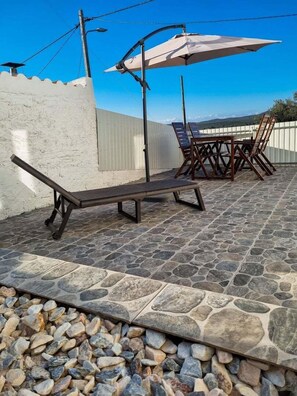 Outdoor dining - Picturesque Getaway in Monsaraz (Monsaraz)