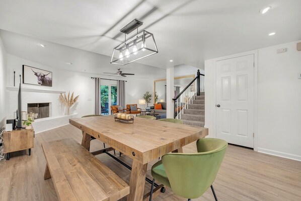 Dining - This is a cozy and spacious 1762 sf 2BR and 2.5 BA townhome in a nice and quiet (Tallahassee)