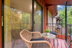 Property grounds - This is a cozy and spacious 1762 sf 2BR and 2.5 BA townhome in a nice and quiet (Tallahassee)