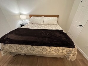 2 chambres, fer et planche à repasser, Wi-Fi gratuit, draps fournis