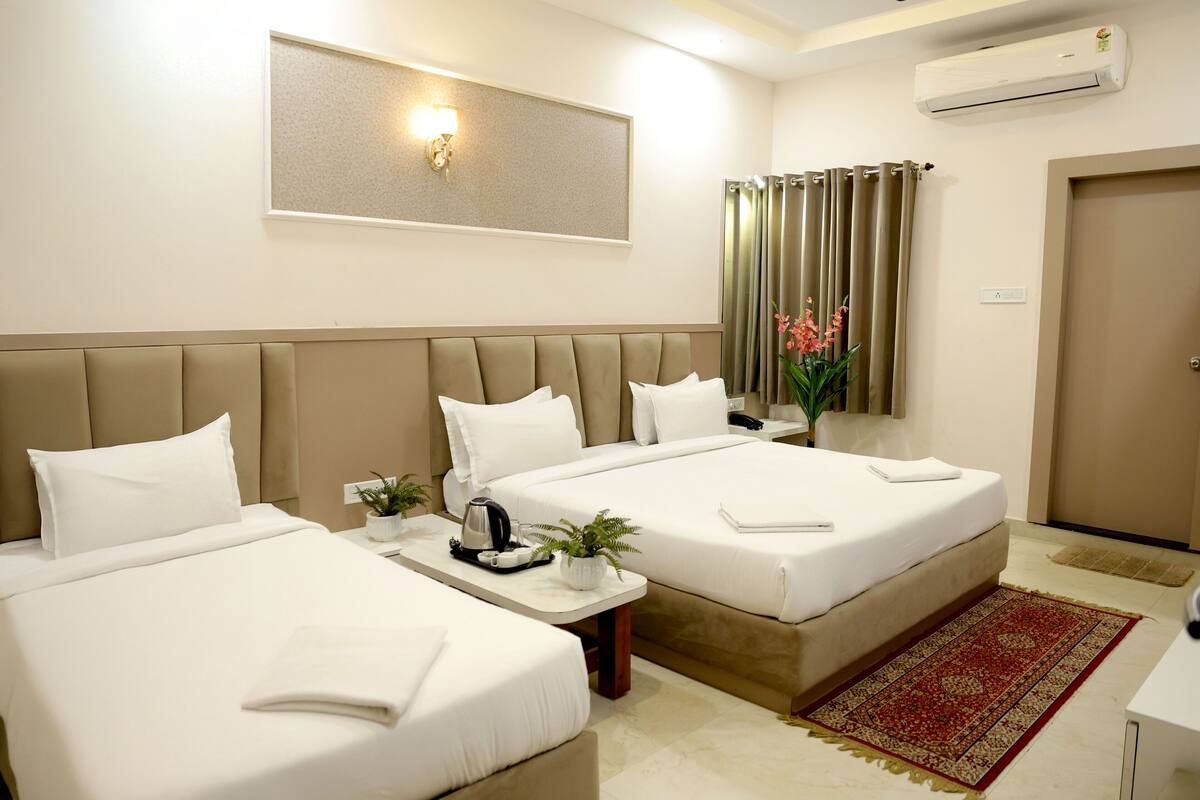 Deluxe Triple Room, City View