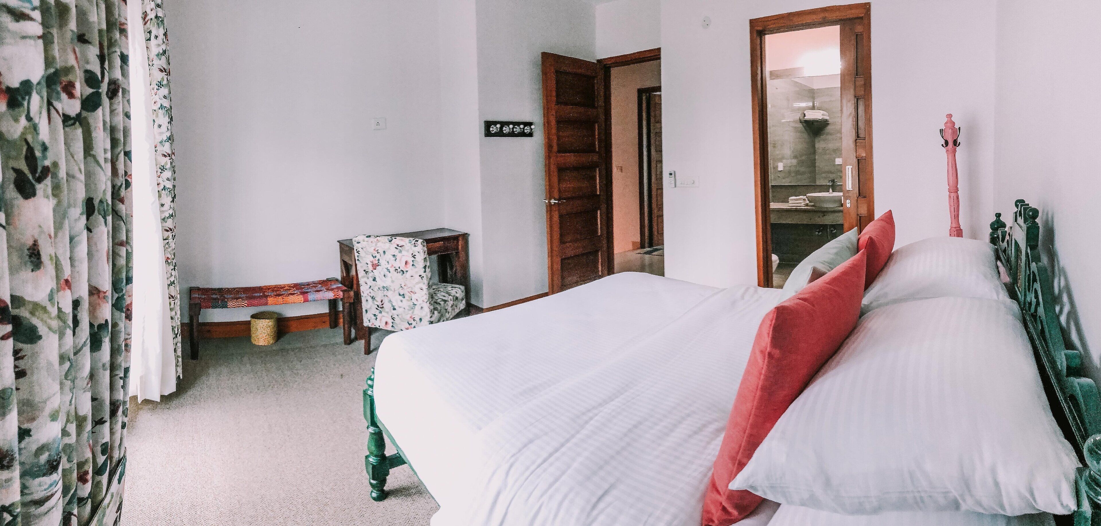 Desk, laptop workspace, free WiFi