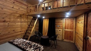 Luksus-småhus, balkong, fjellutsikt | 1 soverom, sengetøy av topp kvalitet, memory foam-senger og skrivebord