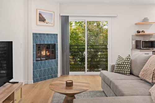 Ideal Location Right by Fletcher Cove -Entire 2bd