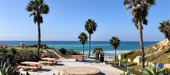 Peek-a-boo Ocean View - Modern Solana Surf Loft