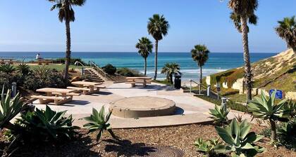 Peek-a-boo Ocean View - Modern Solana Surf Loft