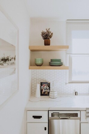 Fridge, microwave, oven, stovetop - Designed, Renovated Spacious Solana Surf Loft! (Solana Beach)