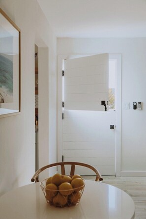 Interior - Designed, Renovated Spacious Solana Surf Loft! (Solana Beach)