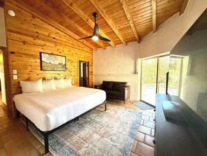 4 bedrooms, travel cot, WiFi, bed sheets