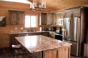 冷蔵庫、オーブン、コンロ、食器洗い機