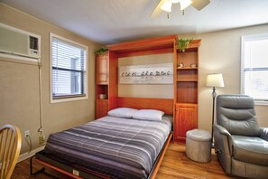 1 bedroom, iron/ironing board, free WiFi