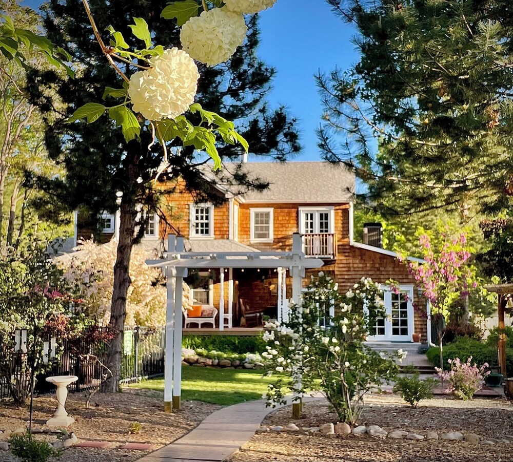 Sunflower Hill Inn by null