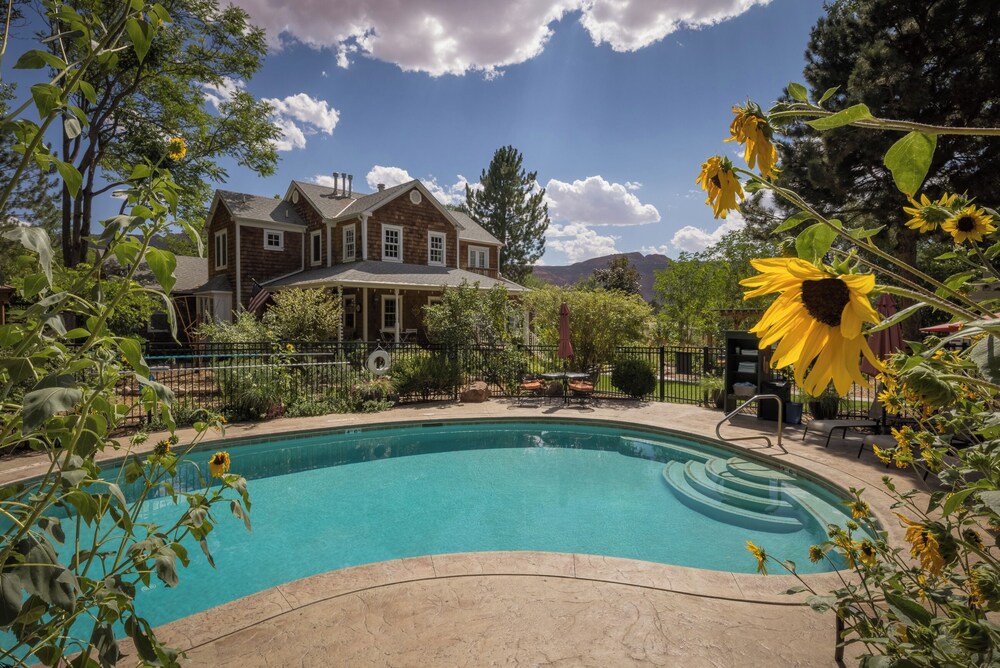 Sunflower Hill Inn by null