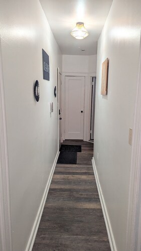 Charming apartment in Queens with WiFi and AC near to airport, train & shopping