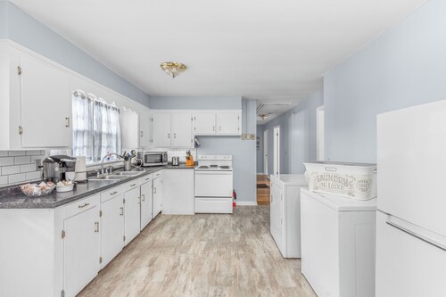 Hatch Haven, by ReNew Rentals, WiFi, and Dogs Welcome