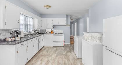 Hatch Haven, by ReNew Rentals, WiFi, and Dogs Welcome