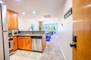 Unclassified image, 2 of 47, button