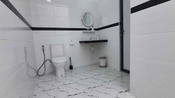 Deluxe Double Room, Garden View | Bathroom | Shower, free toiletries, hair dryer, soap