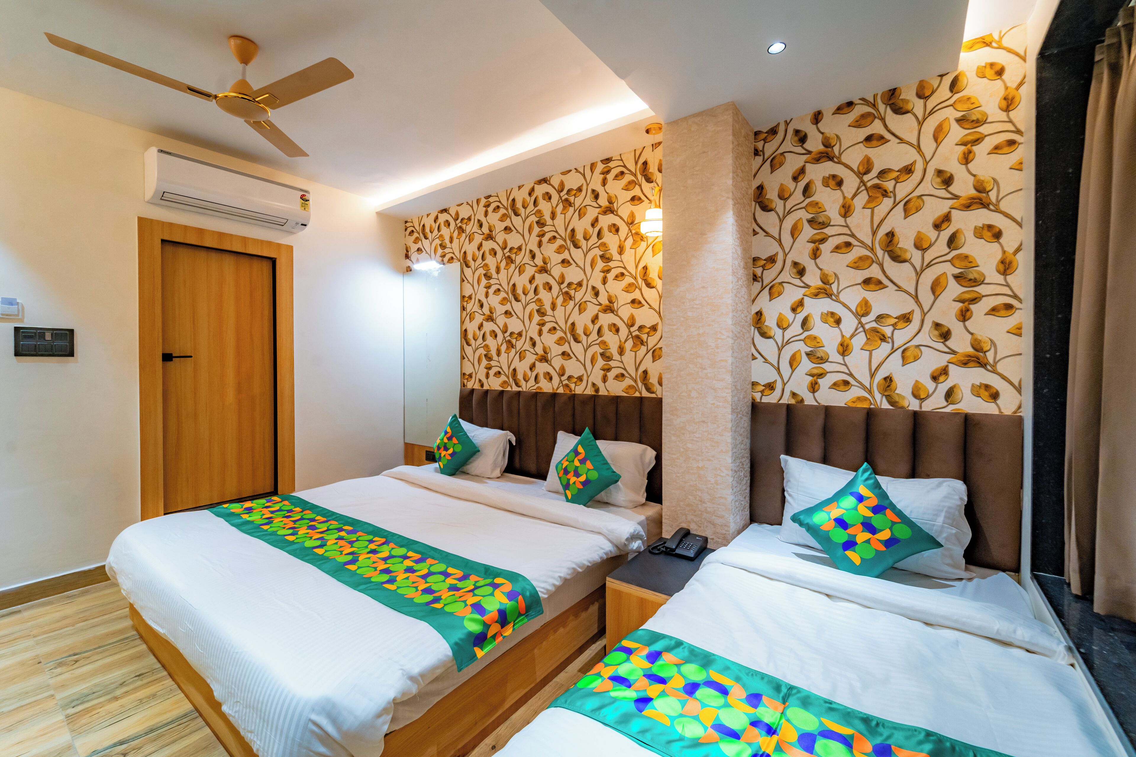 Deluxe Room | Individually furnished, desk, blackout drapes, iron/ironing board