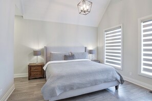 5 quartos, ferros/tábuas de passar roupa, Wi-Fi, roupa de cama