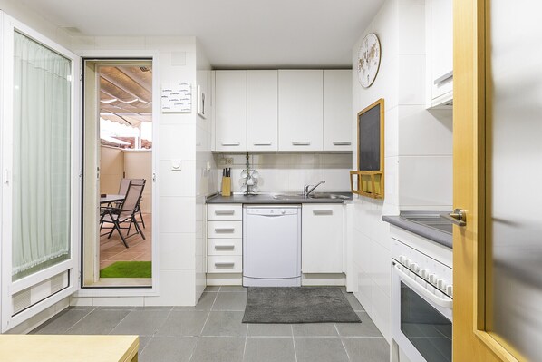 Fridge, microwave, oven, stovetop