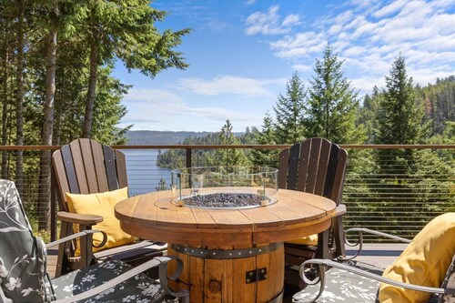 Cave Bay Escape - Boat Slip, Stunning Lake Views, Deck, Grill, Blackstone, and Fireplace, near CDA!