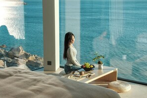 Luxury Double Room, Sea View, Oceanfront | Individually decorated, individually furnished, laptop workspace - qingdaowushe yujian haijing jiudian (Qingdao)