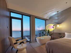 Romantic Double Room, Sea View | Individually decorated, individually furnished, laptop workspace - qingdaowushe yujian haijing jiudian (Qingdao)