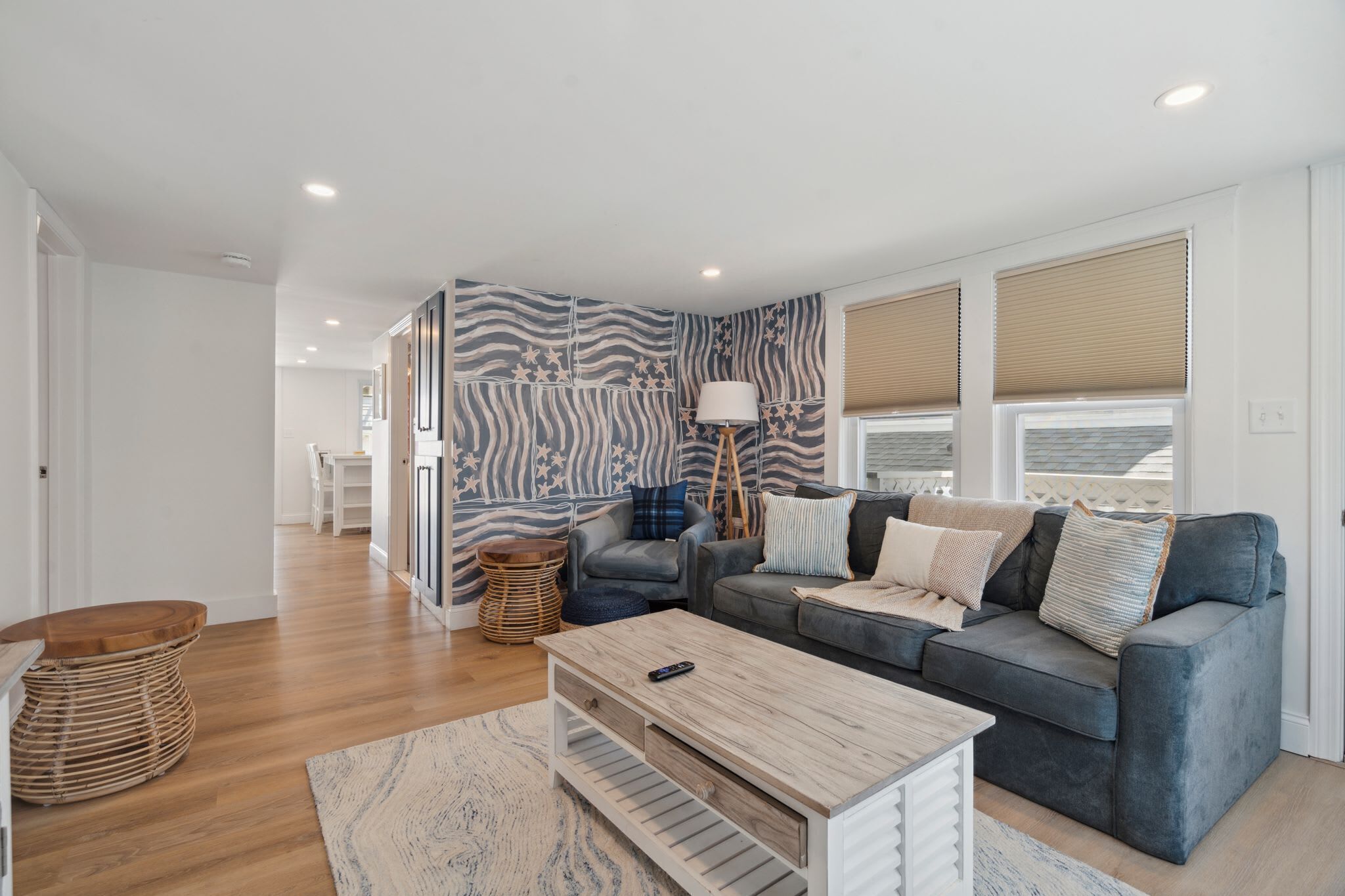 Televisión y oficina 