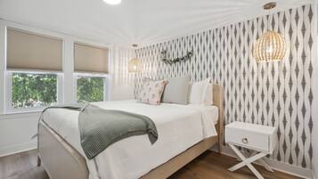 3 bedrooms, iron/ironing board, WiFi, bed sheets