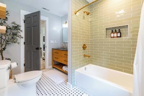 A bathroom with a toilet, sink, and bathtub.