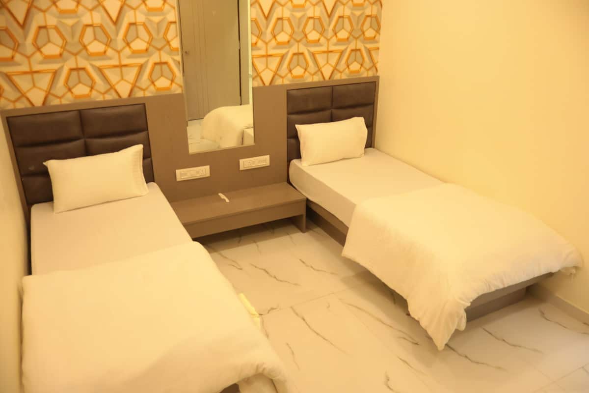 Deluxe kamer | Lakens van Egyptisch katoen, luxe beddengoed, een bureau