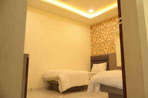 Kamar Twin Keluarga | Seprai katun Mesir, seprai premium, dan meja kerja