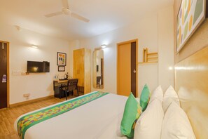 Standard Room | Individuelt innredet, skrivebord, blendingsgardiner og strykejern/-brett