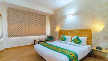 Premium Room | Trang bị nội thất với thiết kế riêng biệt, bàn, màn/rèm cản sáng