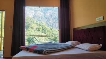 Deluxe Room, Balcony, Mountain View | 9 bedrooms, free WiFi