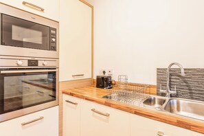 Micro-ondes, four, plaque de cuisson
