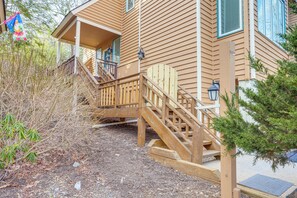 Exterior detail - Modern Townhome at Wintergreen Resort (Wintergreen Resort)