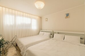 3 chambres, bureau, fer et planche à repasser, accès au Wi-Fi (inclus)